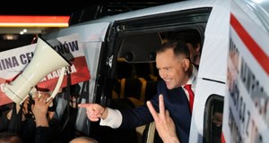 Karol Nawrocki tłumaczy swój gest podczas debaty. "Mogłem poczekać, ale…"