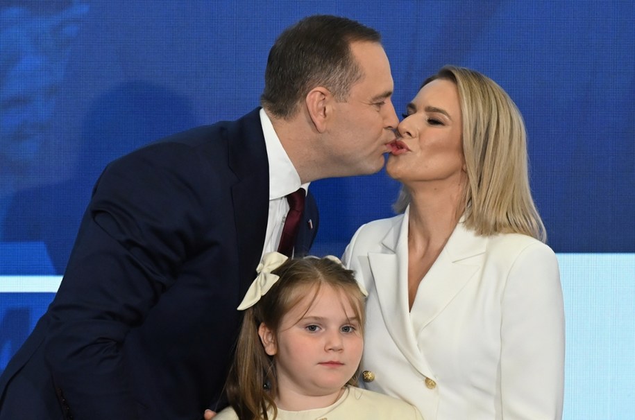 Karol Nawrocki z żoną Martą Nawrocką w sztabie wyborczym w Gdańsku /Adam Warżawa /PAP