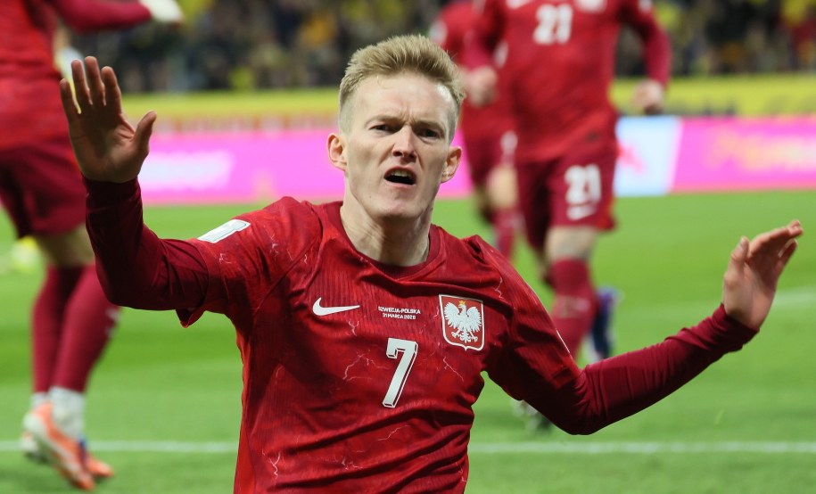 Karol Świderski daje wyrównanie po przerwie /Leszek Szymański /PAP