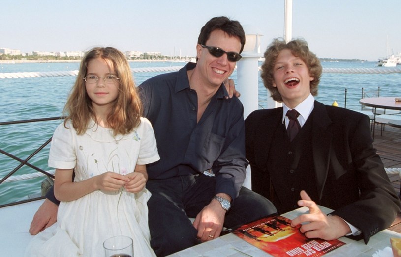 Karolina Sawka , Gavin Hood i Adam Fidusiewicz w Cannes (2001) /Jacek Dominski/REPORTER /East News
