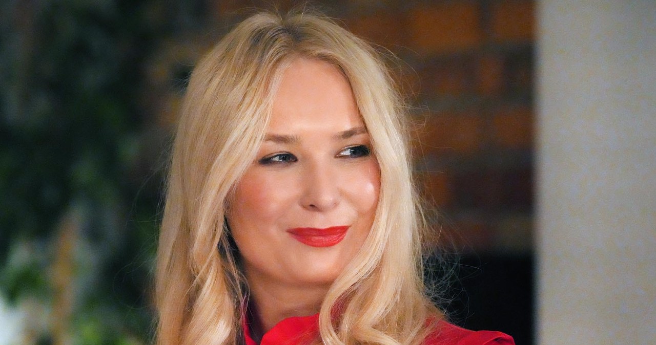 Karolina w końcu przyjmie ofertę Bruna i zostanie dyrektorką hotelu /Źródło: AIM