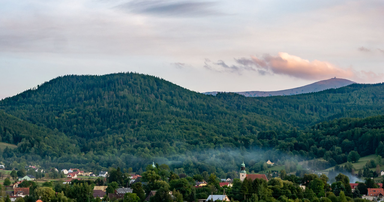 Karpacz to jedno z najpiękniejszych miast w Karkonoszach /123RF/PICSEL