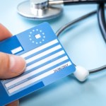 Karta, którą należy zabrać na wakacje. Polacy zapominają, potem płaczą i płacą