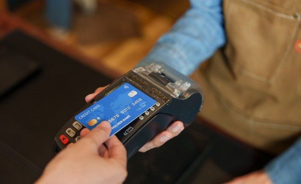 Karta płatnicza odchodzi do lamusa. Szykują się rewolucyjne zmiany