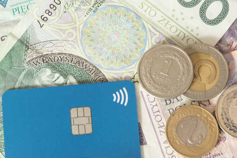 Karta płatnicza to wciąż bardzo popularna metoda płacenia /123RF/PICSEL
