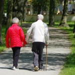 Karta seniora. Zniżki na leki w sklepach. Dlaczego jeszcze warto ją mieć?