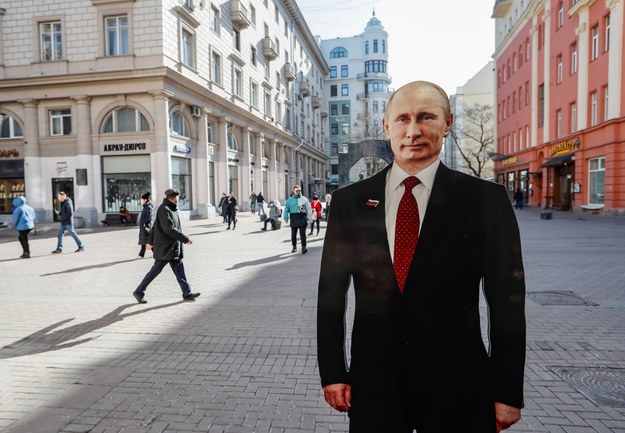 Kartonowa postać Władimira Putina w Moskwie /YURI KOCHETKOV /PAP/EPA