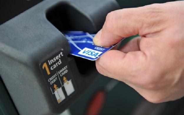 Karty kredytowe i płatnicze z chipem również nie są całkowicie bezpieczne /AFP