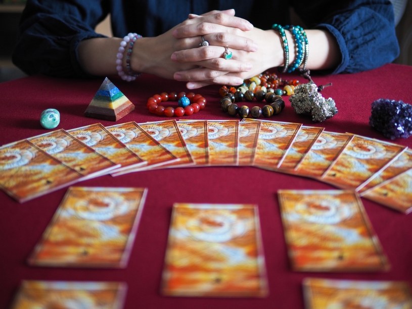 Karty na 11 lutego. Wróżka Diana stawia tarota wszystkim znakom zodiaku 