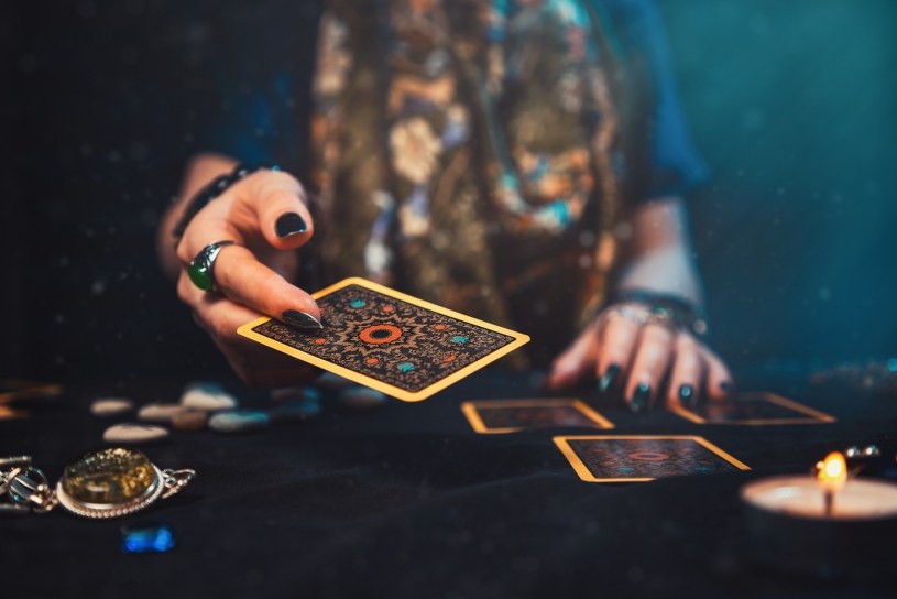 Karty na 8 kwietnia. Wróżka Diana stawia tarota wszystkim znakom zodiaku 