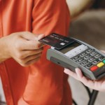 Karty płatnicze znikną w ciągu czterech lat? Oto jak będziemy płacić