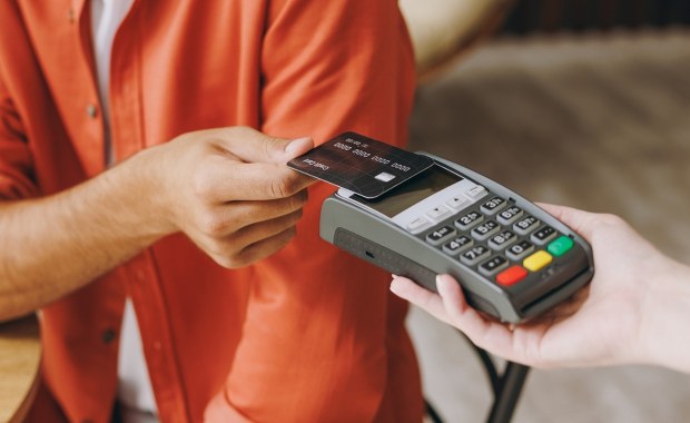 Karty płatnicze znikną w ciągu czterech lat? Oto jak będziemy płacić