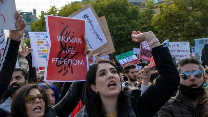 Kary dla niepokornych kobiet. Władze zamykają firmy