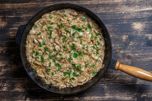 Karygodny błąd kulinarny. Podczas smażenia zabija wyborny smak grzybów