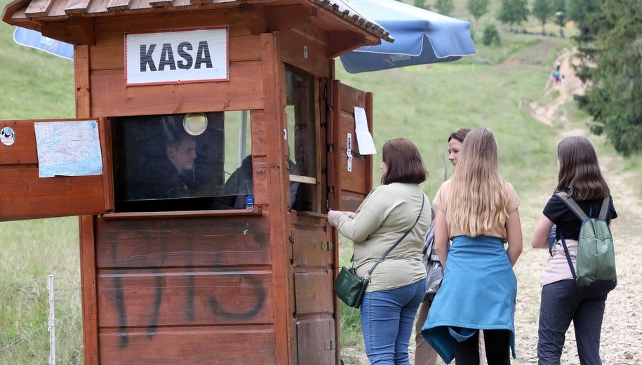 Kasa biletowa przy wejściu na Gubałówkę /Grzegorz Momot /PAP