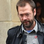 Kasabian: Tom Meighan wyrzucony i skazany za pobicie byłej dziewczyny. Popłakał się w sądzie