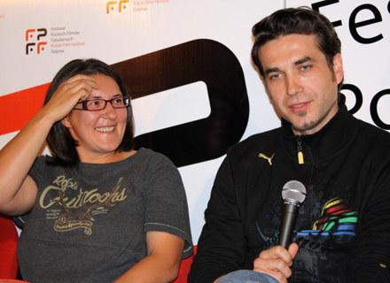 Kasia Adamik i Marcin Dorociński podczas konferencji prasowej filmu "Boisko bezdomnych" /INTERIA.PL