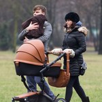 Kasia Cichopek i Marcin Hakiel na spacerze z córką