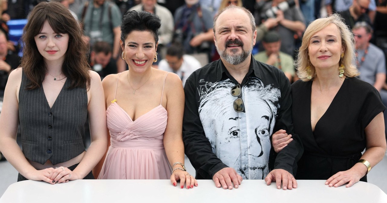Kasia Katarzyna Lubik, Or Sinai, Arkadiusz Jakubik i Dominika Bednarczyk podczas 78. edycji Festiwalu Filmowego w Cannes /SAMEER AL-DOUMY /East News