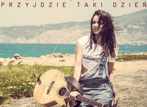 Kasia Popowska na okładce singla "Przyjdzie taki dzień" /Universal Music Polska