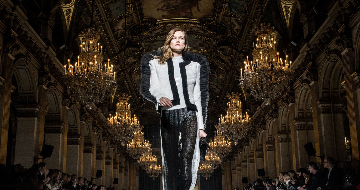 Kasia Struss w pokazie Balmain /Getty Images