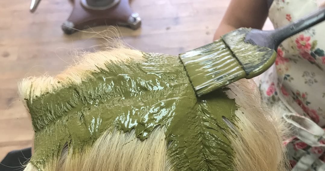 Кассія надає блиск і легкий золотистий відтінок світлим пасмам та помітно зміцнює шевелюру /Domena publiczna