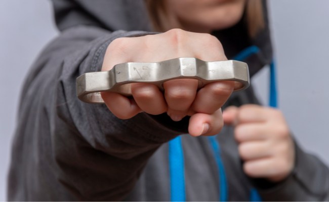 Kastetem grozili nastolatkom. /Shutterstock