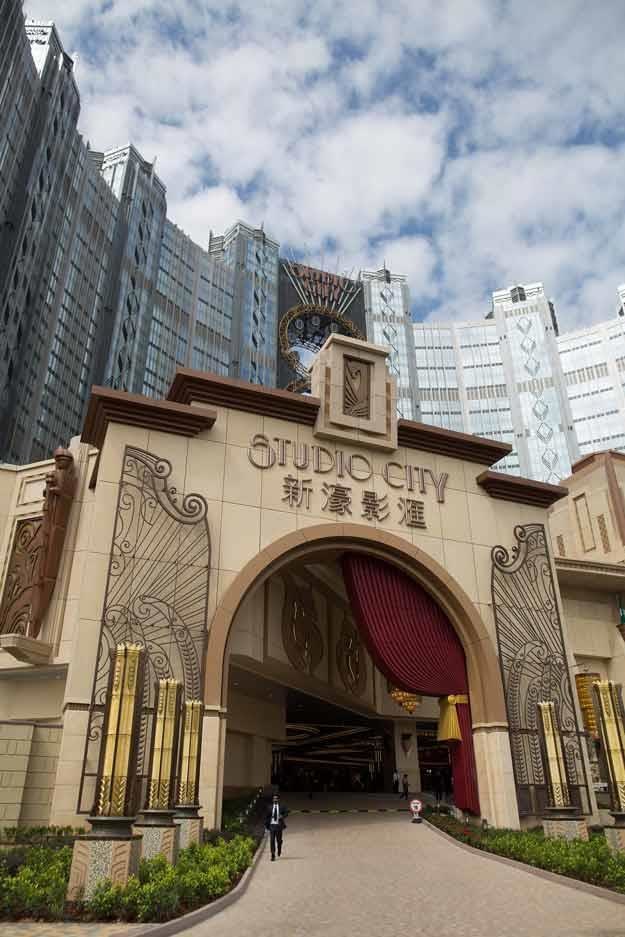 Kasyno Studio City w Makao kosztowało 3,2 mld dolarów USA /EPA
