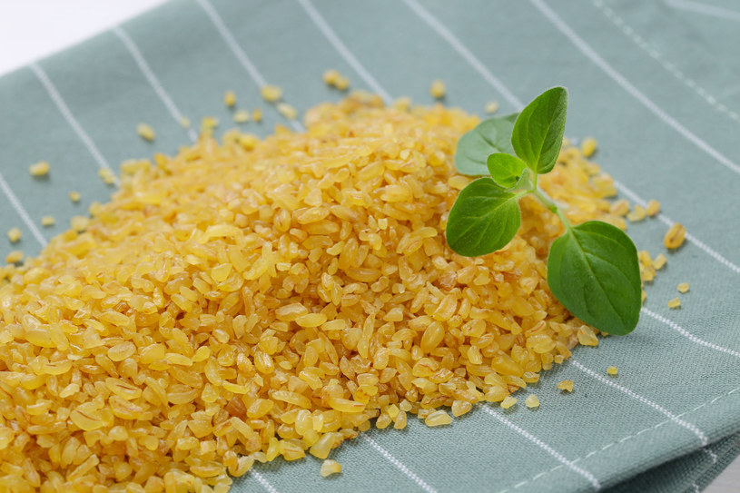 Kasz bulgur z powodzeniem zastąpi ryż czy makaron w zupach /123RF/PICSEL
