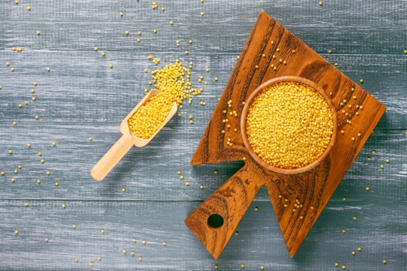 Kasza jaglana, zyskująca na popularności jako zdrowa alternatywa dla tradycyjnych zbóż /.