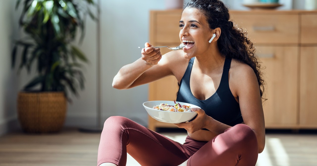 Kasza pęczak dostarcza energii i pomaga sportowcom w utrzymaniu prawidłowej masy ciała /123RF/PICSEL