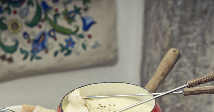 Kaszubskie fondue, fot. Adam Sztokinier, stylizacja żywności Maryla Musidłowska /Wydawnictwo Znak