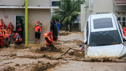 Kataklizm na Sumatrze. Rośnie liczba ofiar powodzi i lawin błotnych