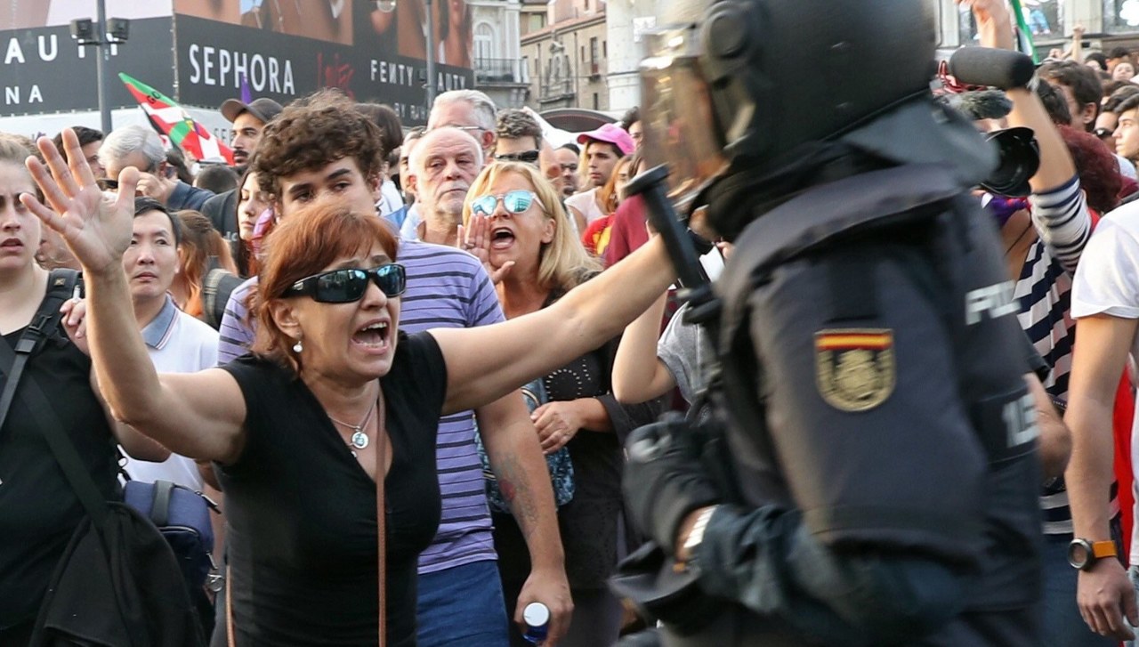 Katalończycy liczą głosy. Premier Hiszpanii: "Referendum było nielegalne"