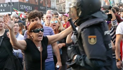 Katalończycy liczą głosy. Premier Hiszpanii: "Referendum było nielegalne"