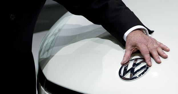 Katar stracił miliardy dolarów na skandalu w Volkswagenie /AFP