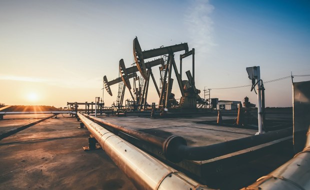 Katar wtrzymał produkcję, Arabia Saudyjska zamknęła rafinerię. Skok cen ropy i gazu