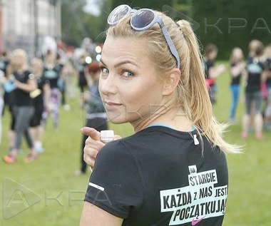 Katarzyna Bujakiewicz wyskakuje z kapci