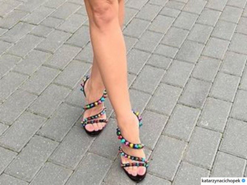 Katarzyna Cichopek na IG @katarzynacichopek/ pozuje w drogich butach dostępnych na stronie Moliera2 /Instagram