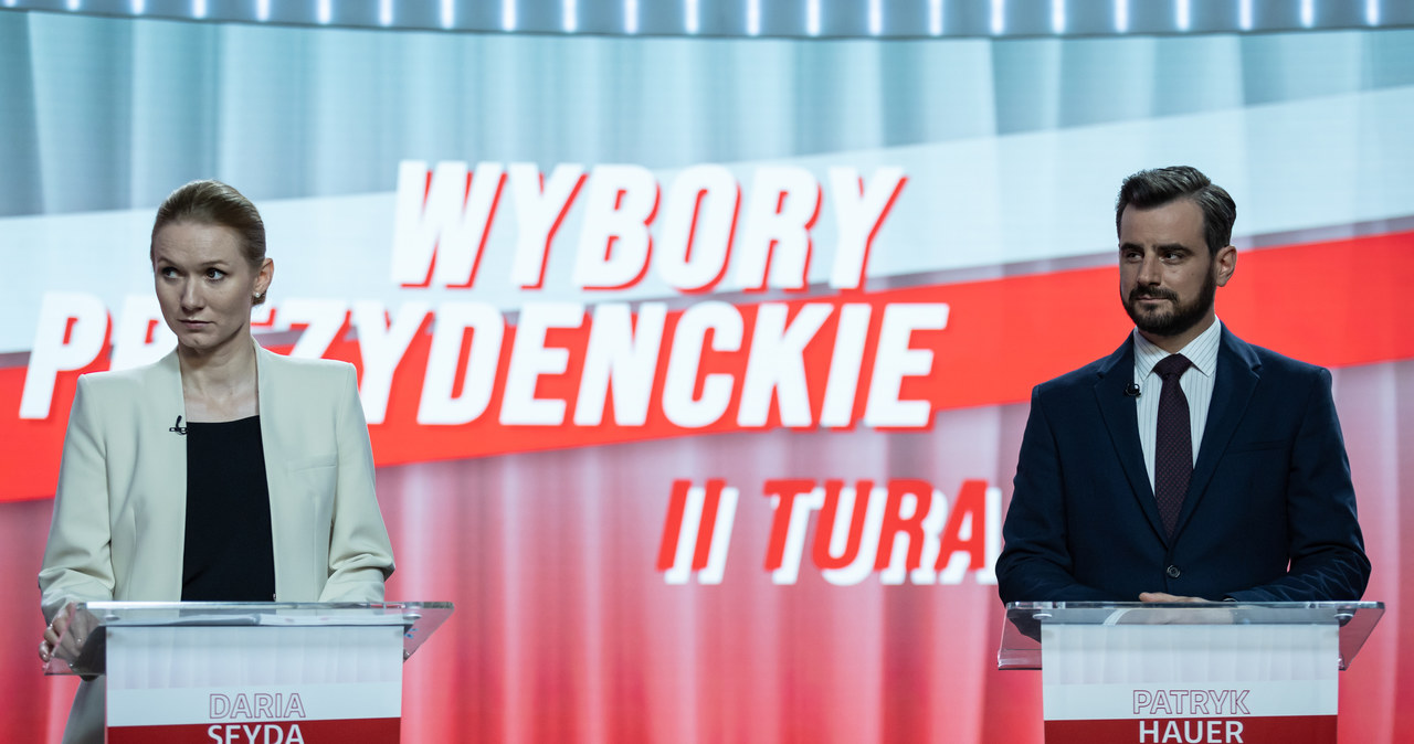 Katarzyna Dąbrowska i Antoni Pawlicki w serialu "Wotum nieufności" /Materiały: TV Polsat. Foto. Anna Włoch, Grzegorz Press /materiały prasowe