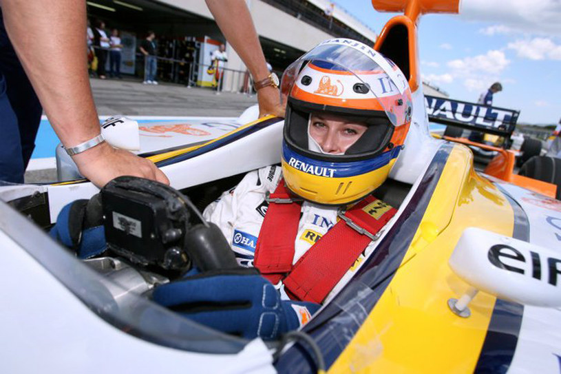 Katarzyna Frendl w bolidzie Renault F1 Team (R25) / archiwum prywatne /Informacja prasowa