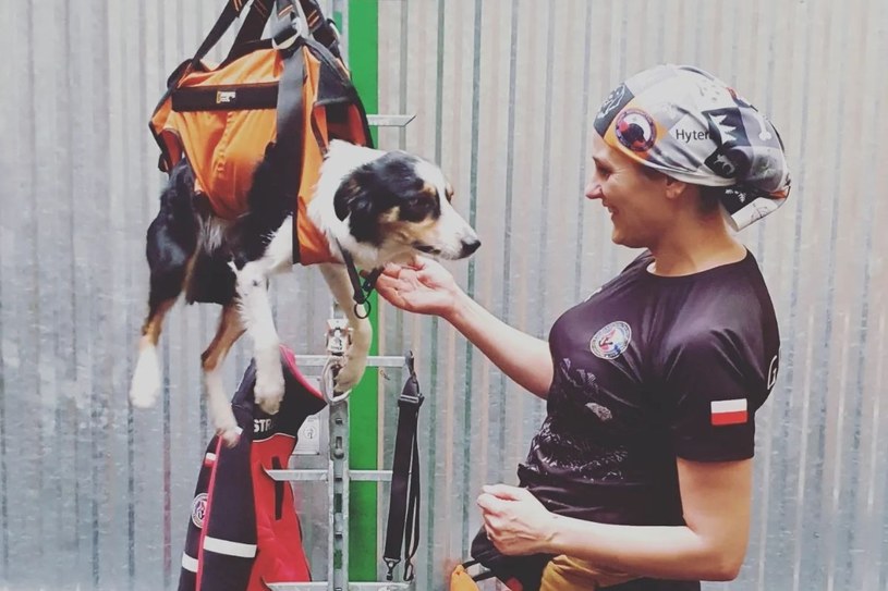Katarzyna Harmata to behawiorystka, trenerka psów, ratowniczka i działaczka społeczna. Na zdjęciu z psem Larą podczas szkolenia ratowniczego /archiwum prywatne