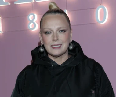 Katarzyna Nosowska zaniepokoiła fanów. Za kulisami koncertu poruszała się na wózku! Teraz wyjaśnia