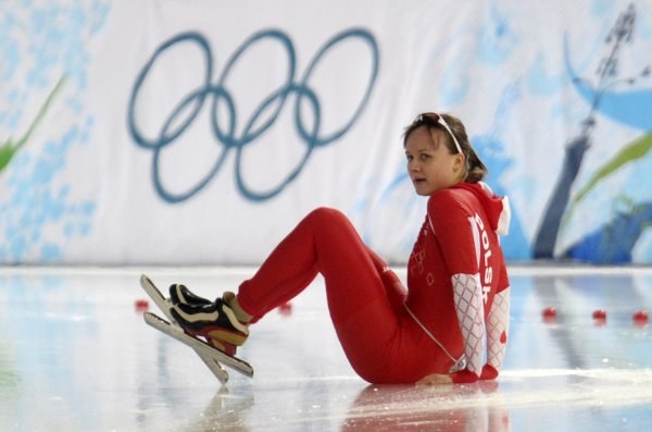 Katarzyna Woźniak zaliczyła upadek w wyścigu na 3000 m. /AFP