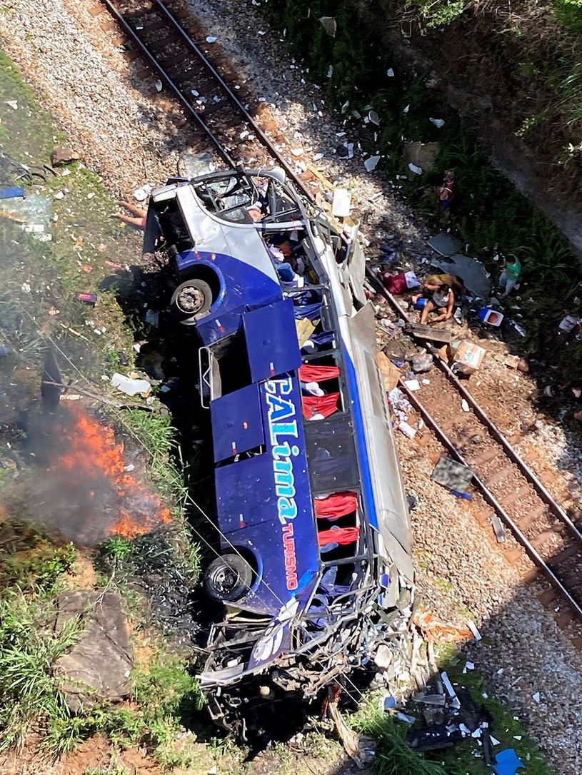 Katastrofa autobusu w Brazylii /Minas Gerais Firefighters /PAP/EPA