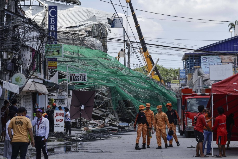Katastrofa budowlana na Filipinach /EPA/ROLEX DELA PENA