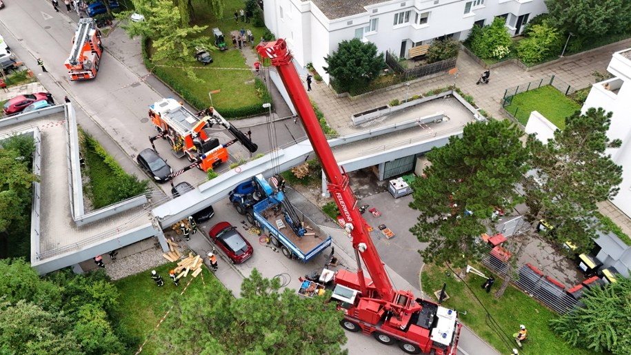 Katastrofa budowlana w Linz w Austrii /	WERNER KERSCHBAUMMAYR /PAP/APA