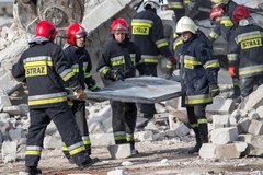 Katastrofa budowlana w Wałbrzychu; trzy osoby pod gruzami