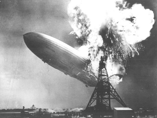 Katastrofa „Hindenburga” położyła kres wykorzystaniu sterowców do przewozu pasażerów w celach turystycznych /DPA /PAP/EPA