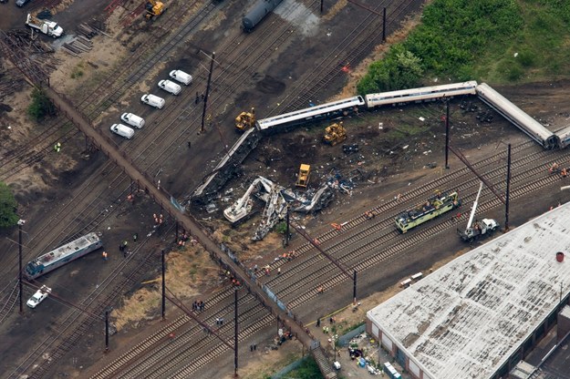 Katastrofa kolejowa w Filadelfii /JIM LO SCALZO /PAP/EPA